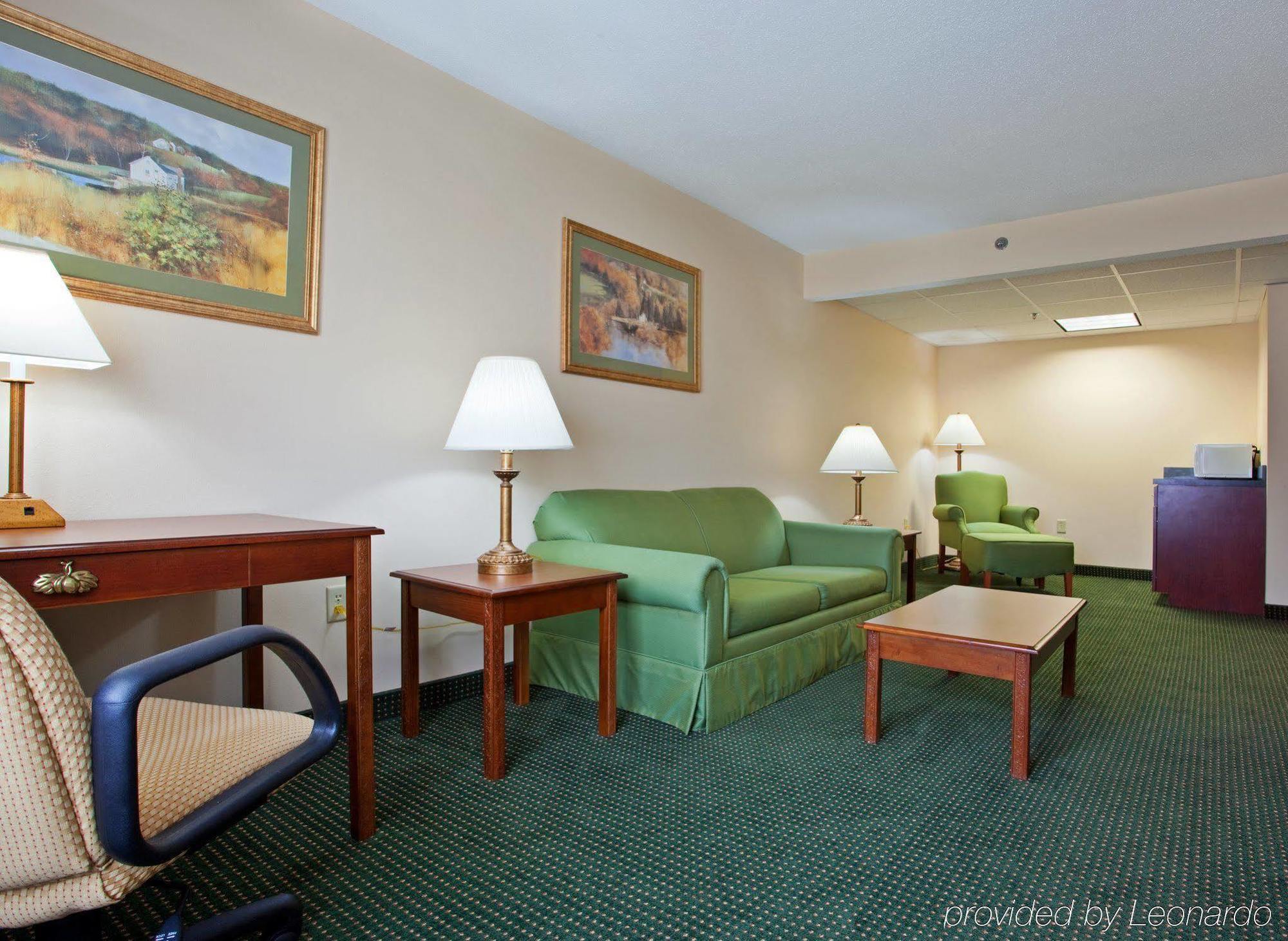 Holiday Inn Express Mount Pleasant- Scottdale By Ihg Екстер'єр фото